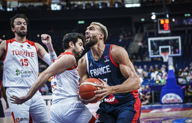 雷速体育比分直播-法国队险胜印度队，李梓嘉统治全场