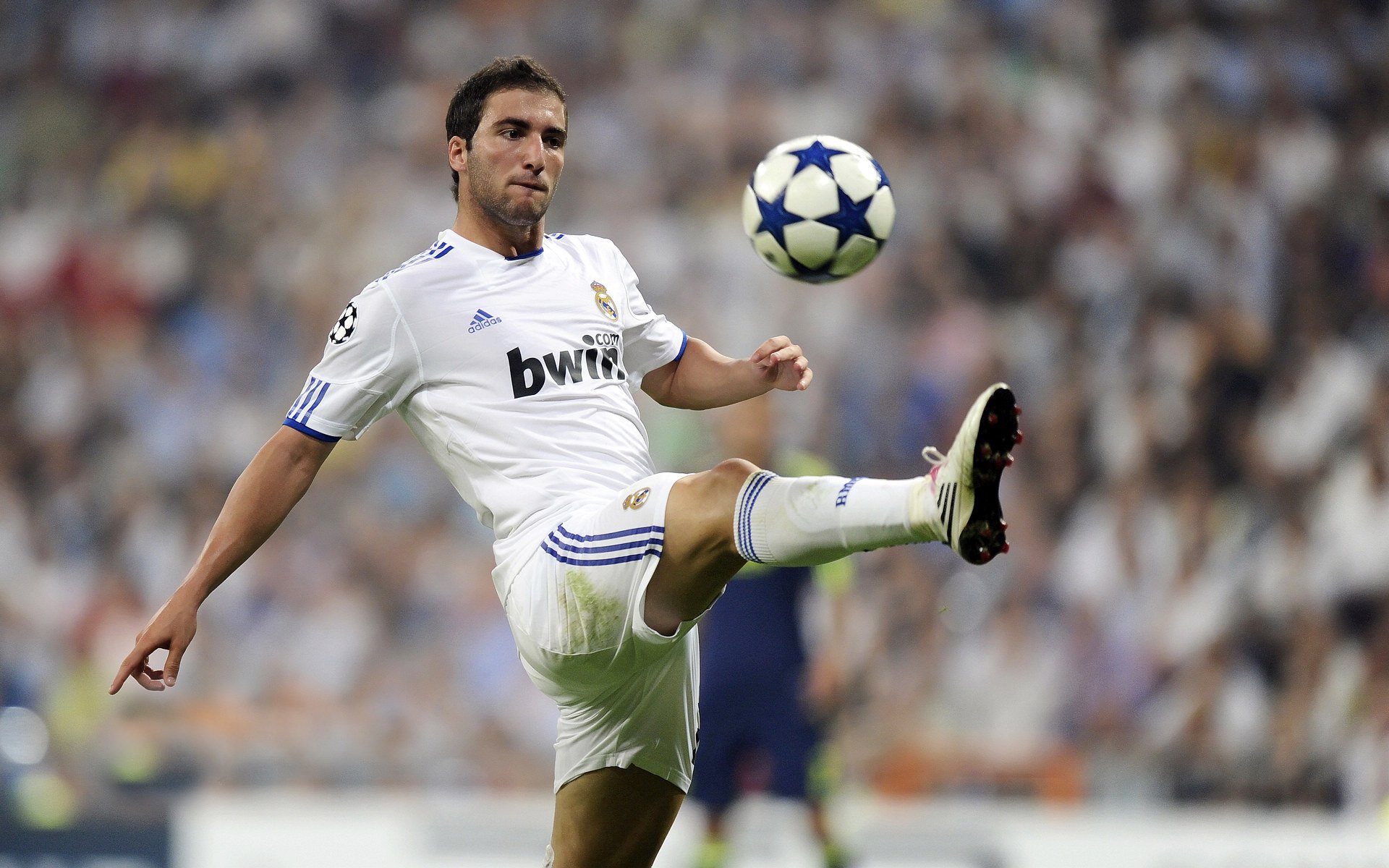 骑士鏖战火箭,字母哥成为关键先生